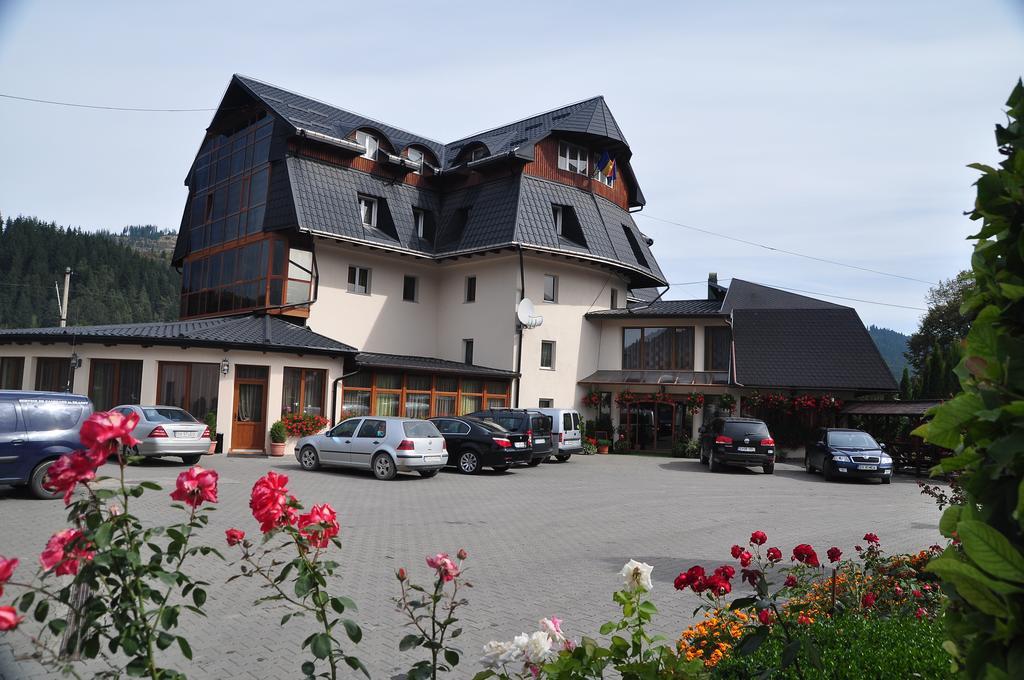Hotel Cosmos Campulung Moldovenesc Luaran gambar