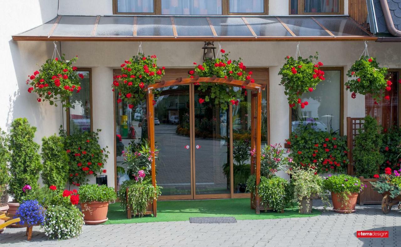 Hotel Cosmos Campulung Moldovenesc Luaran gambar