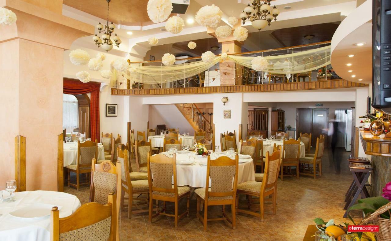 Hotel Cosmos Campulung Moldovenesc Luaran gambar