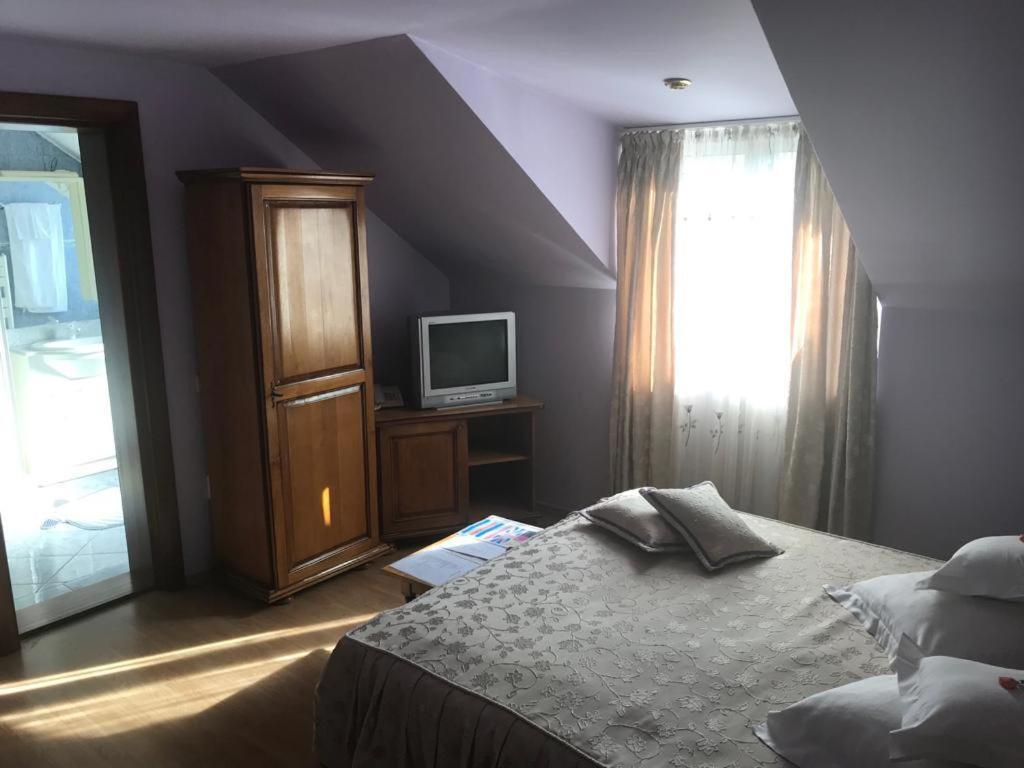 Hotel Cosmos Campulung Moldovenesc Luaran gambar